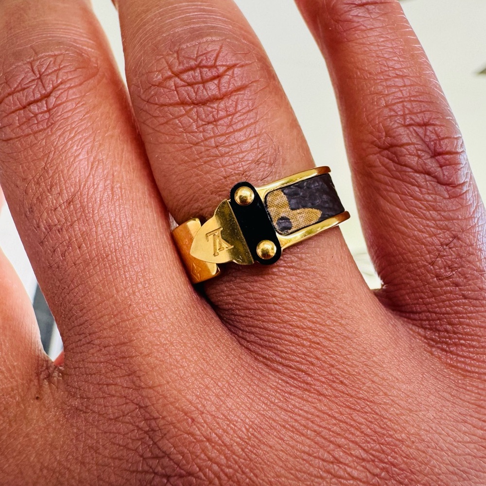 Stylish Gold Ring - image 3